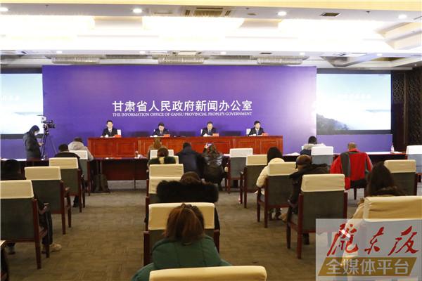 慶陽(yáng)市8個(gè)縣（區(qū)）、570個(gè)貧困村、14.99萬(wàn)戶61.05萬(wàn)貧困人口全部脫貧