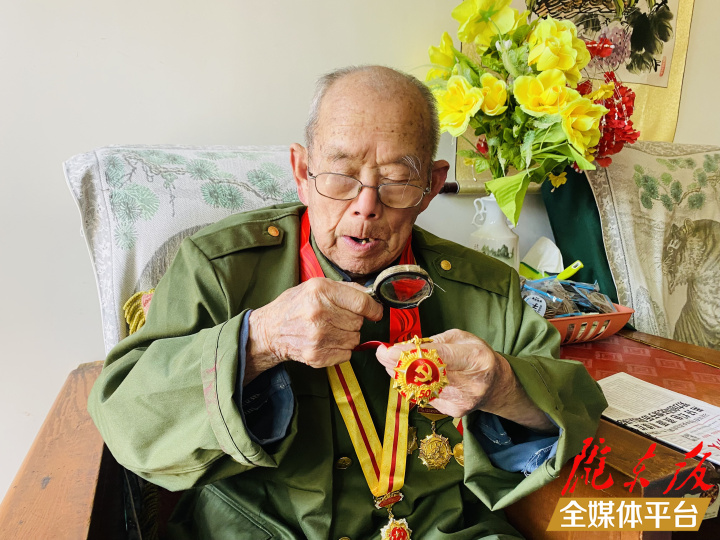 【光榮在黨50年】徐連江：“永遠(yuǎn)跟黨走，永遠(yuǎn)都愛國！”
