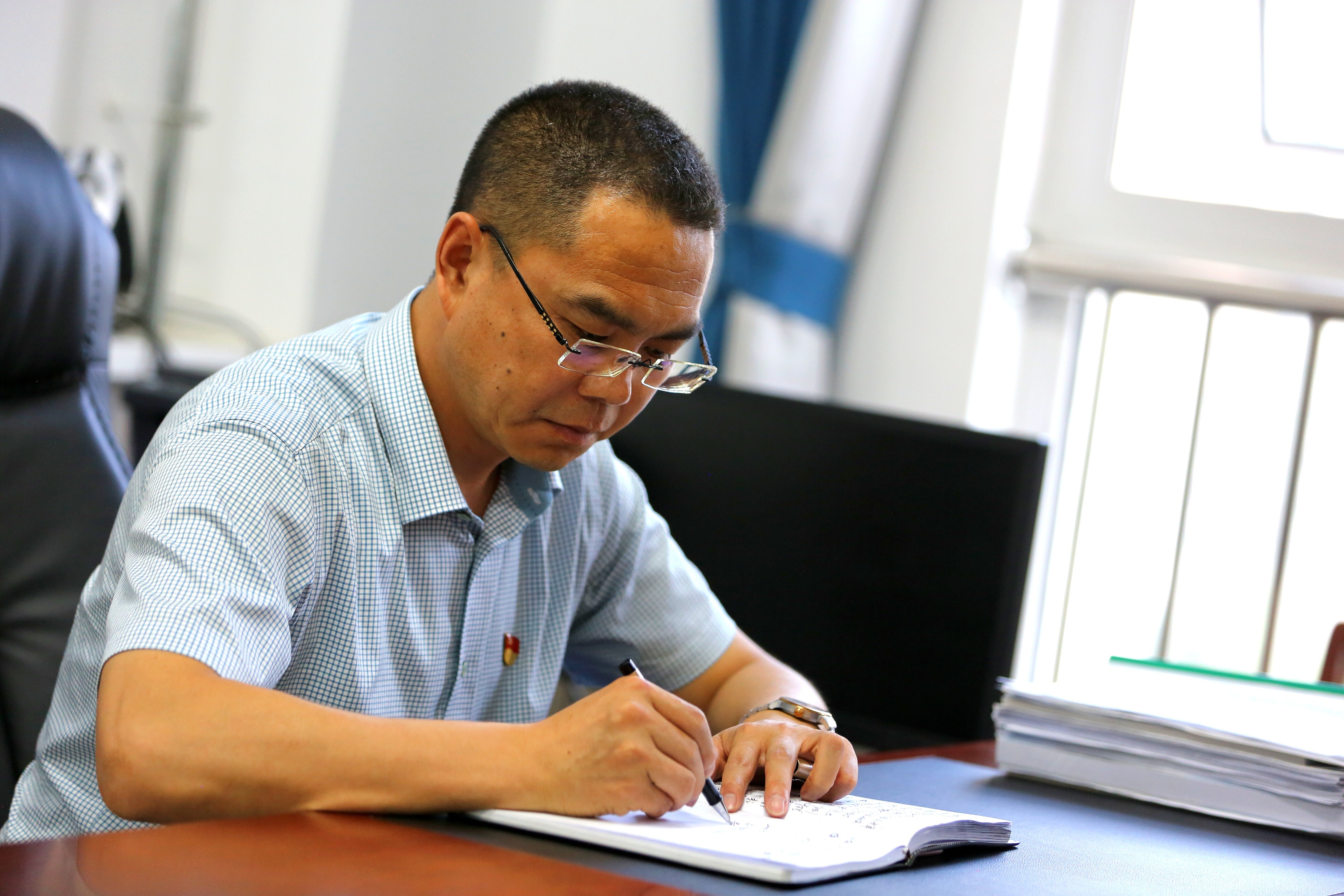 聚焦內(nèi)涵謀新篇 推動發(fā)展開新局——訪慶陽四中黨總支書記、校長齊建偉
