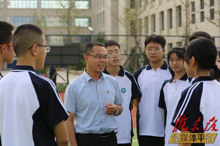 【教育高質(zhì)量發(fā)展·校長(zhǎng)訪談】聚焦內(nèi)涵謀新篇 推動(dòng)發(fā)展開(kāi)新局——訪慶陽(yáng)四中黨總支書(shū)記、校長(zhǎng)齊建偉