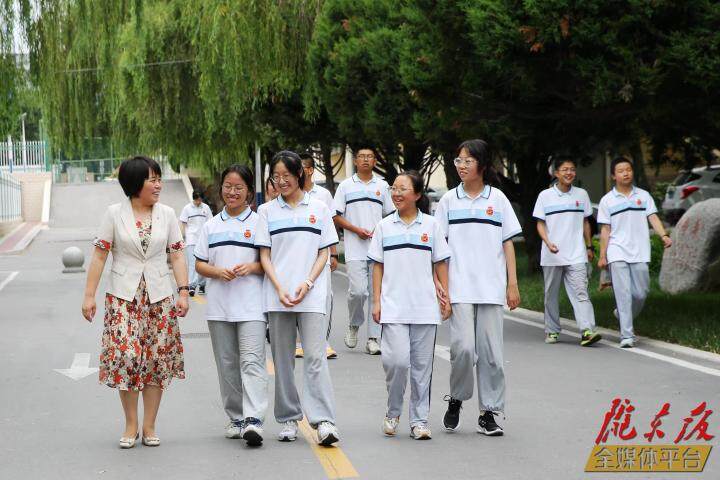 【教育高質(zhì)量發(fā)展·校長(zhǎng)訪談】打造“卓越課程體系” 推動(dòng)學(xué)校卓越發(fā)展——訪慶陽(yáng)一中黨委書(shū)記、校長(zhǎng)宮亞妮