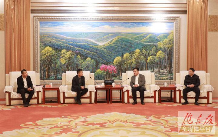 黃澤元周繼軍與阿里巴巴集團(tuán)副總裁、阿里云全球銷售總裁蔡英華一行座談
