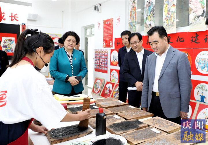 向全市少年兒童致以節(jié)日祝福！黃澤元開展“六一”國際兒童節(jié)慰問活動(dòng)