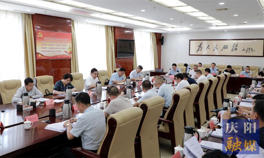 黃澤元與駐慶央企、金融機(jī)構(gòu)、市屬國有企業(yè)和民營企業(yè)負(fù)責(zé)人座談