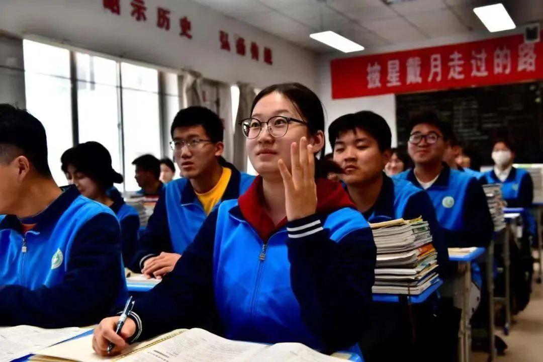 勵(lì)志！暖心！寧縣二中“高位截肢”女孩鞏瑜圓夢西北師大