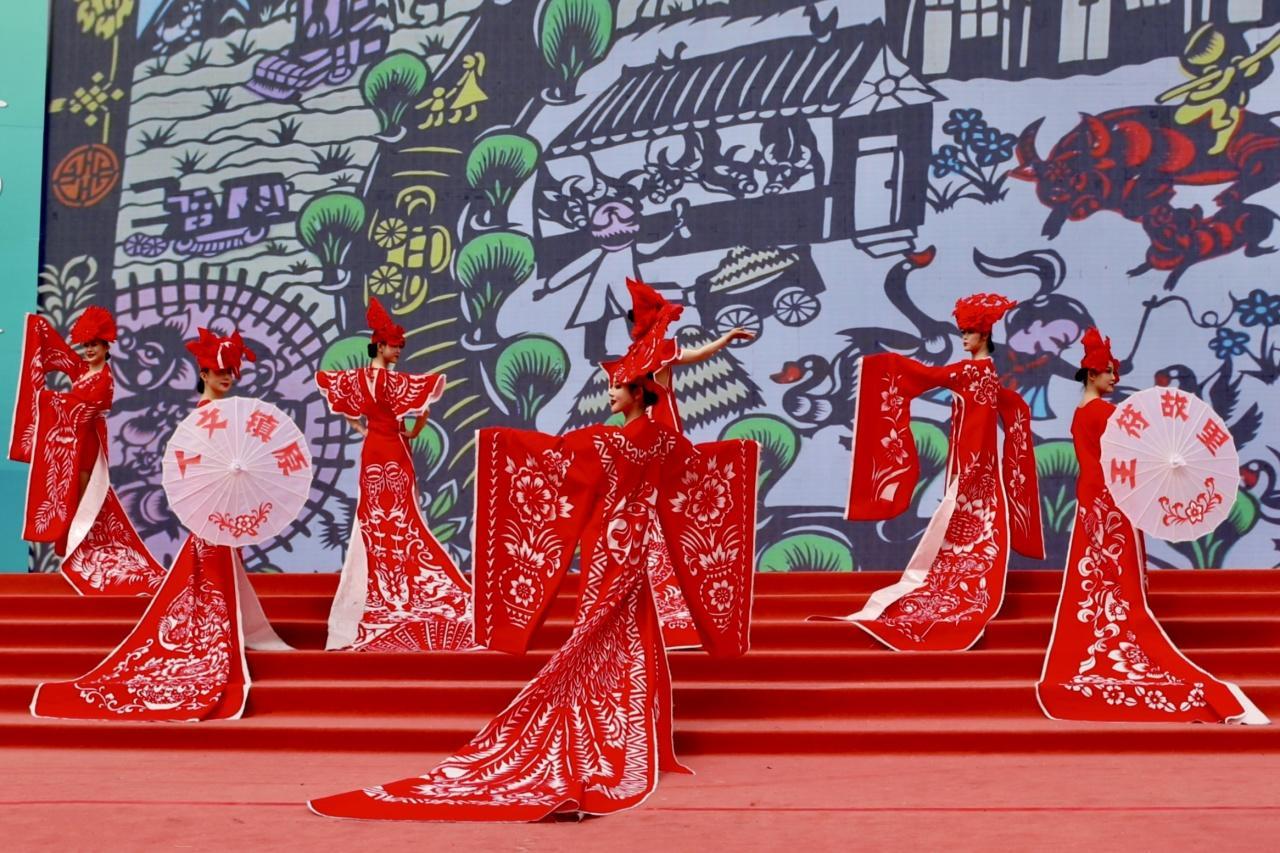 【攝影報道】慶陽非遺文化節(jié)目精彩亮相龍城，助興甘肅文旅演藝天水惠民演出季