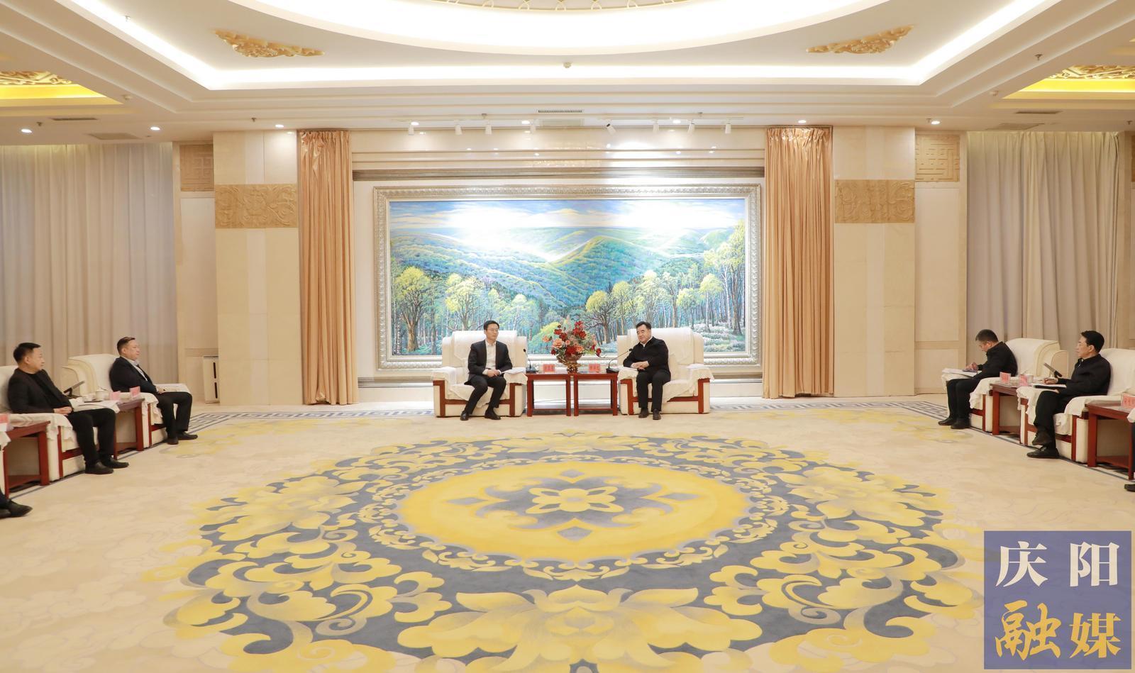 黃澤元與交通銀行甘肅省分行黨委書記、行長方衛(wèi)星一行座談