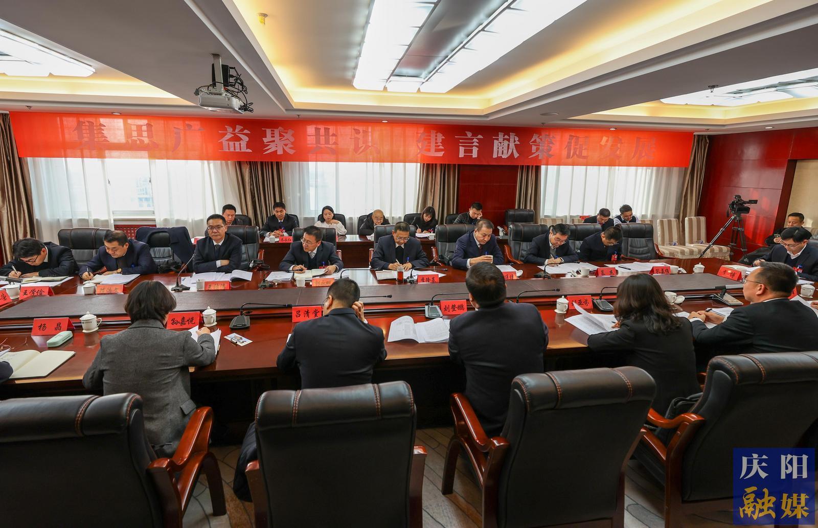 【圖說(shuō)兩會(huì)】市政協(xié)委員分組討論政府工作報(bào)告和計(jì)劃、財(cái)政報(bào)告