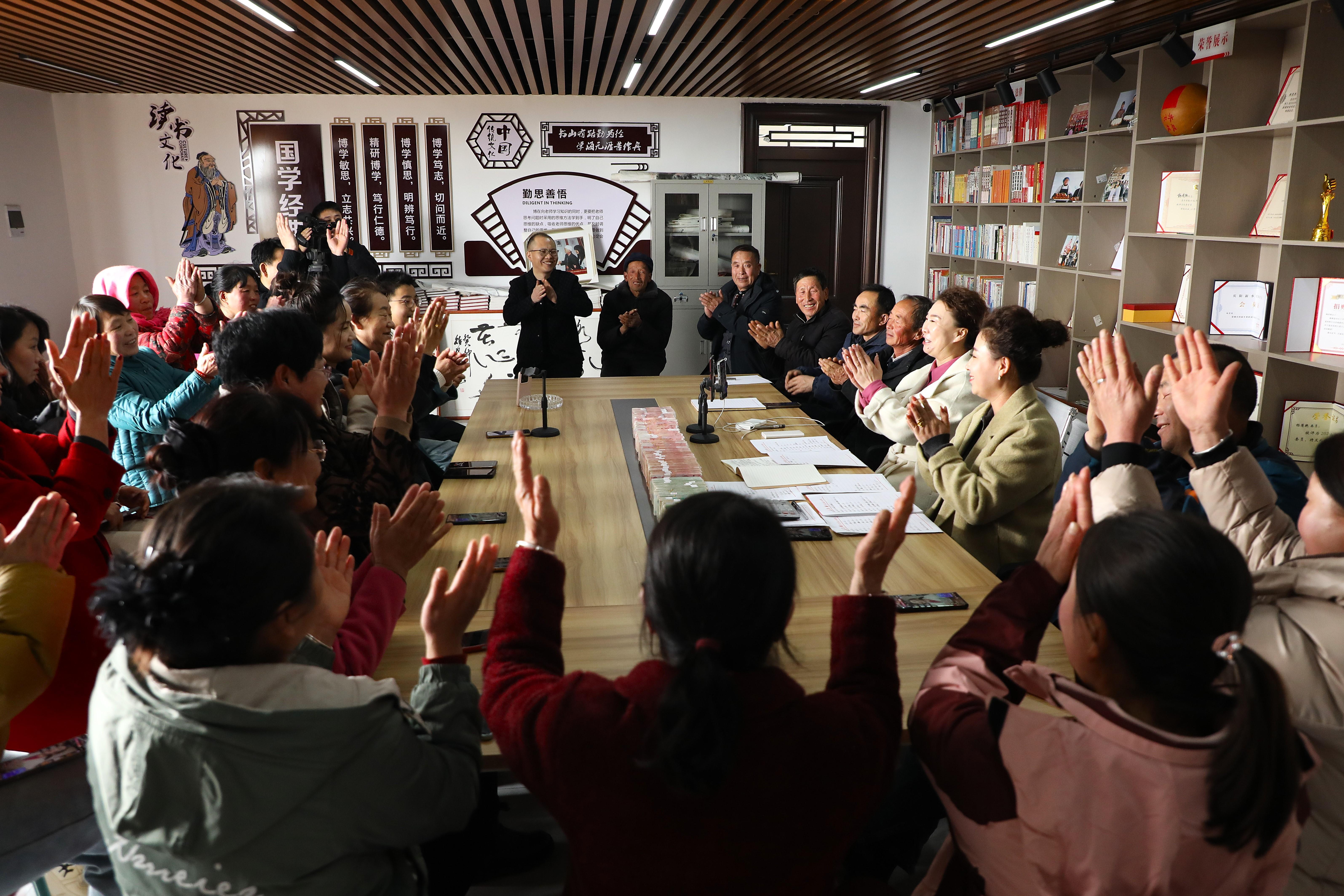 二月二，分紅“盛宴”開啟幸福新篇 ——環(huán)縣莊子峁生態(tài)農(nóng)莊30戶農(nóng)戶喜提73萬元“紅包”