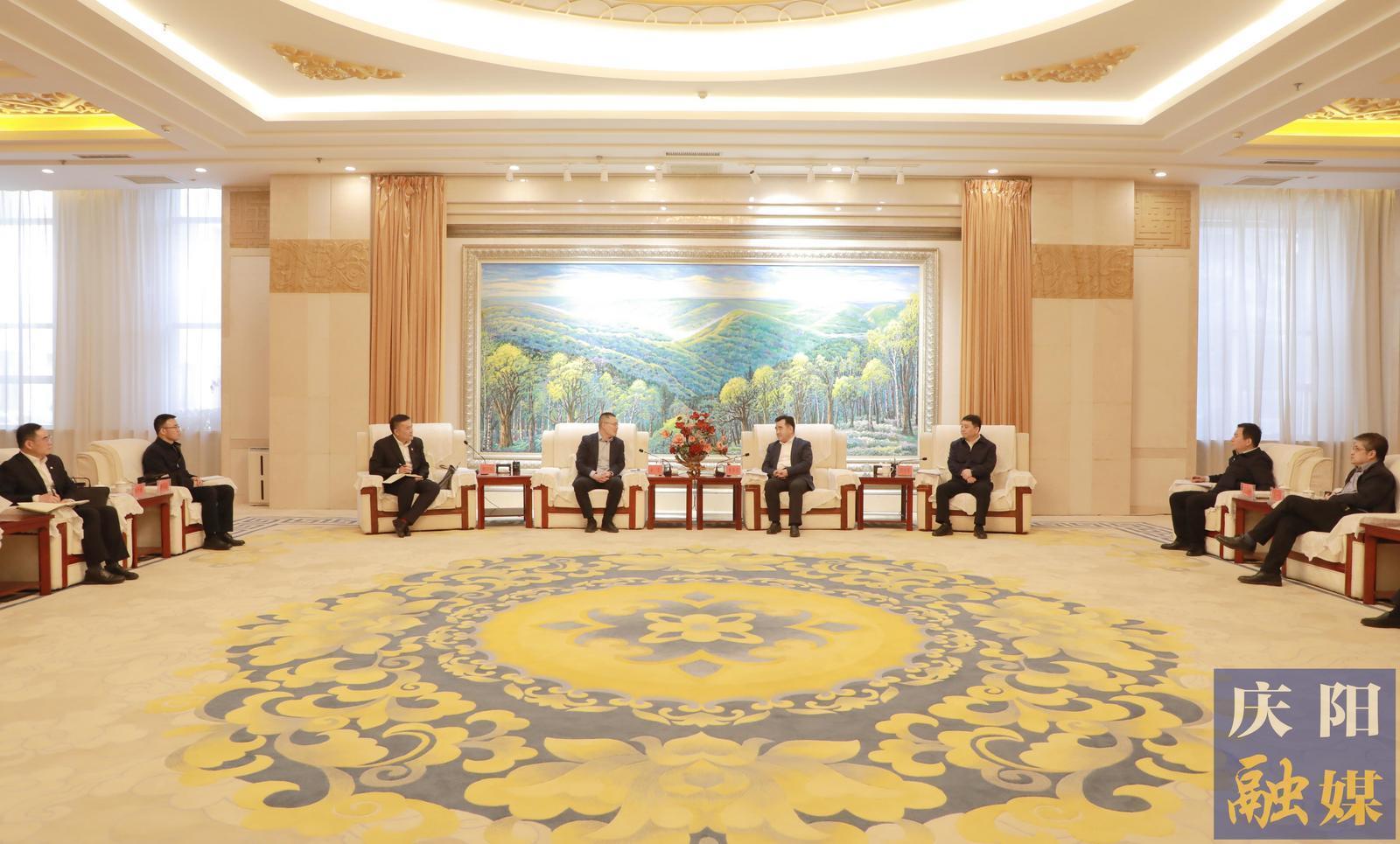 黃澤元周繼軍與中國農業(yè)發(fā)展銀行甘肅省分行黨委書記、行長金雷一行座談