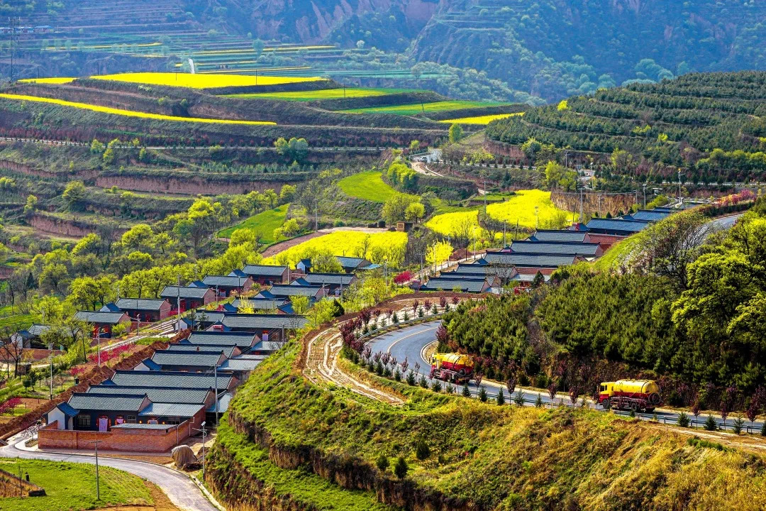 【“亮牌子、樹形象、展風(fēng)采”城鄉(xiāng)文明創(chuàng)建巡禮】慶陽市西峰區(qū)顯勝鄉(xiāng)毛寺村：“四維共進(jìn)” 繪就文明鄉(xiāng)村新畫卷