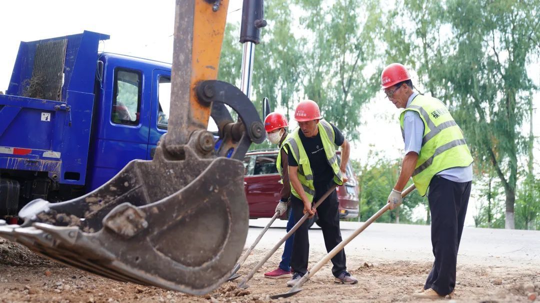 【深化“三抓三促”行動】路暢業(yè)興惠民生——榆林子鎮(zhèn)“三抓三促”行動夯實(shí)基礎(chǔ)設(shè)施建設(shè)根基