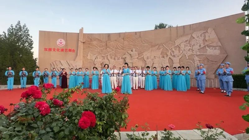 慶陽(yáng)市西峰區(qū)聯(lián)合舉辦慶?！鞍艘弧苯ㄜ姽?jié)雙擁文藝晚會(huì)